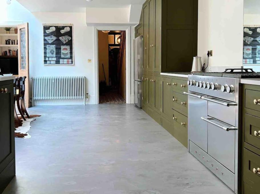 Luxury City Centre Townhouse - Sleeps 6 切斯特 外观 照片