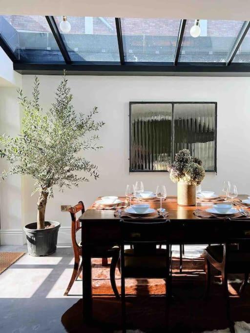 Luxury City Centre Townhouse - Sleeps 6 切斯特 外观 照片