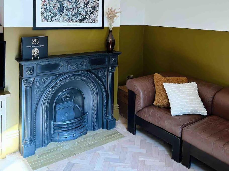Luxury City Centre Townhouse - Sleeps 6 切斯特 外观 照片