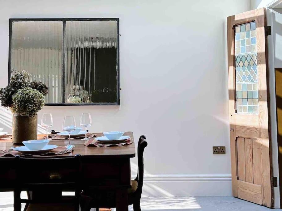 Luxury City Centre Townhouse - Sleeps 6 切斯特 外观 照片
