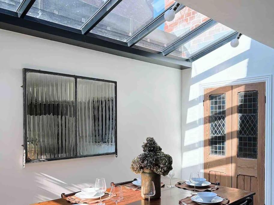 Luxury City Centre Townhouse - Sleeps 6 切斯特 外观 照片