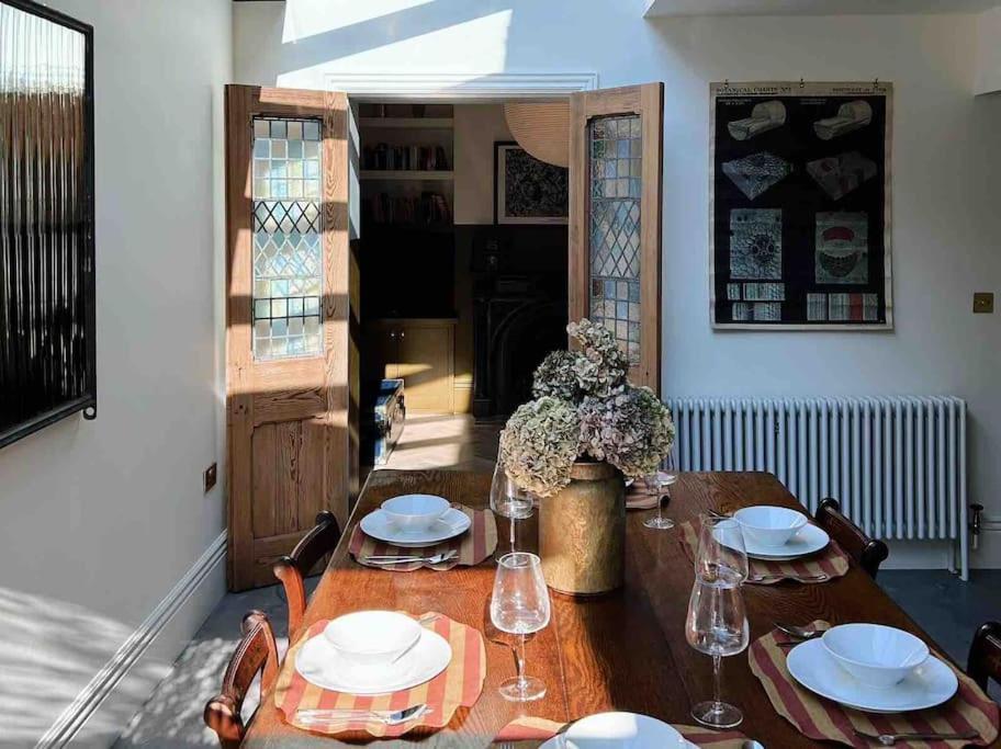 Luxury City Centre Townhouse - Sleeps 6 切斯特 外观 照片