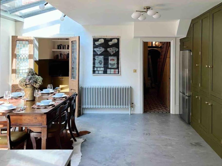Luxury City Centre Townhouse - Sleeps 6 切斯特 外观 照片