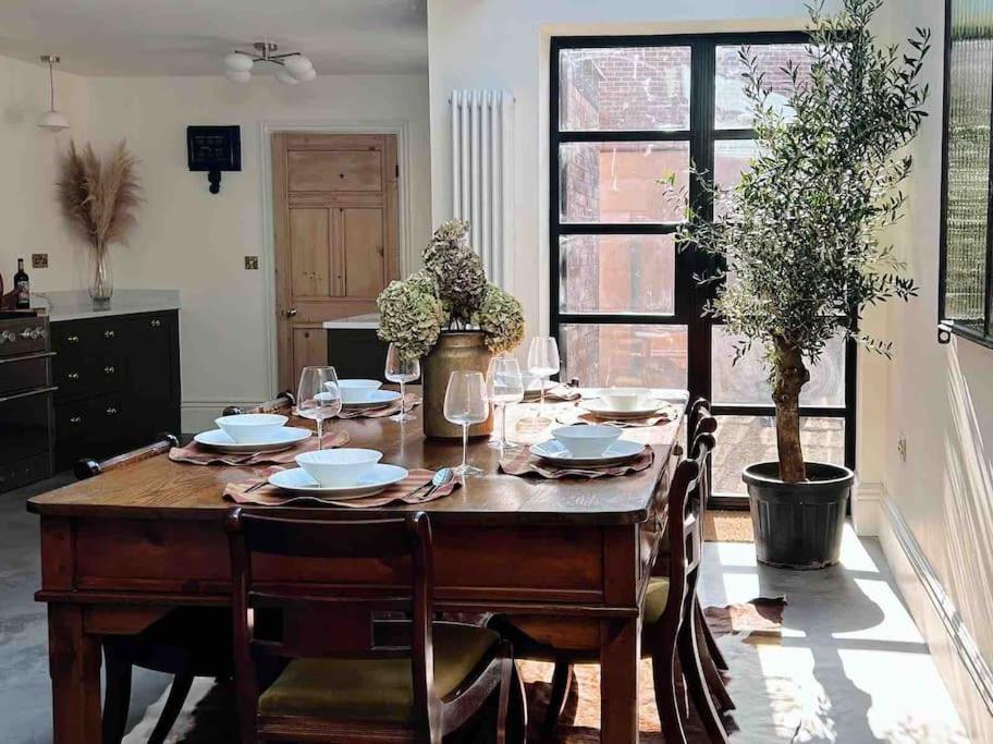 Luxury City Centre Townhouse - Sleeps 6 切斯特 外观 照片
