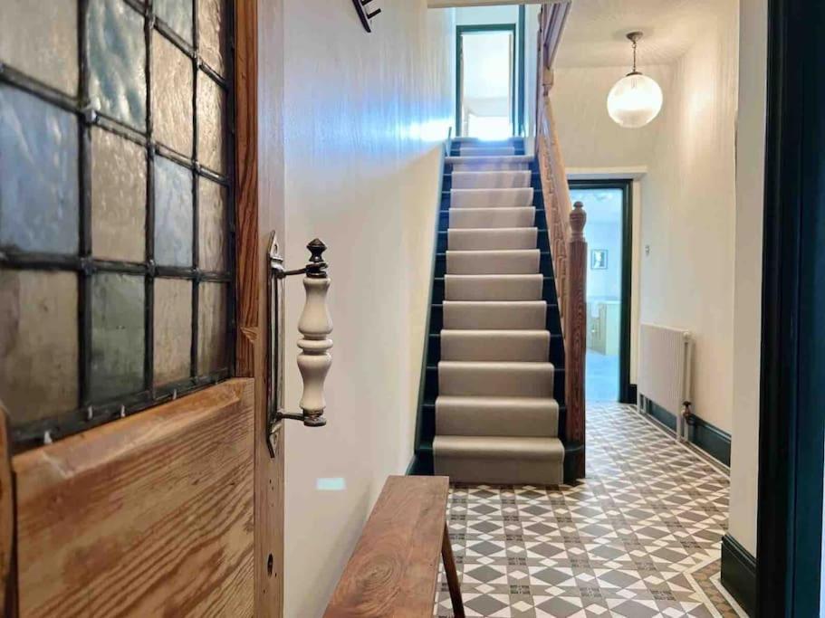 Luxury City Centre Townhouse - Sleeps 6 切斯特 外观 照片